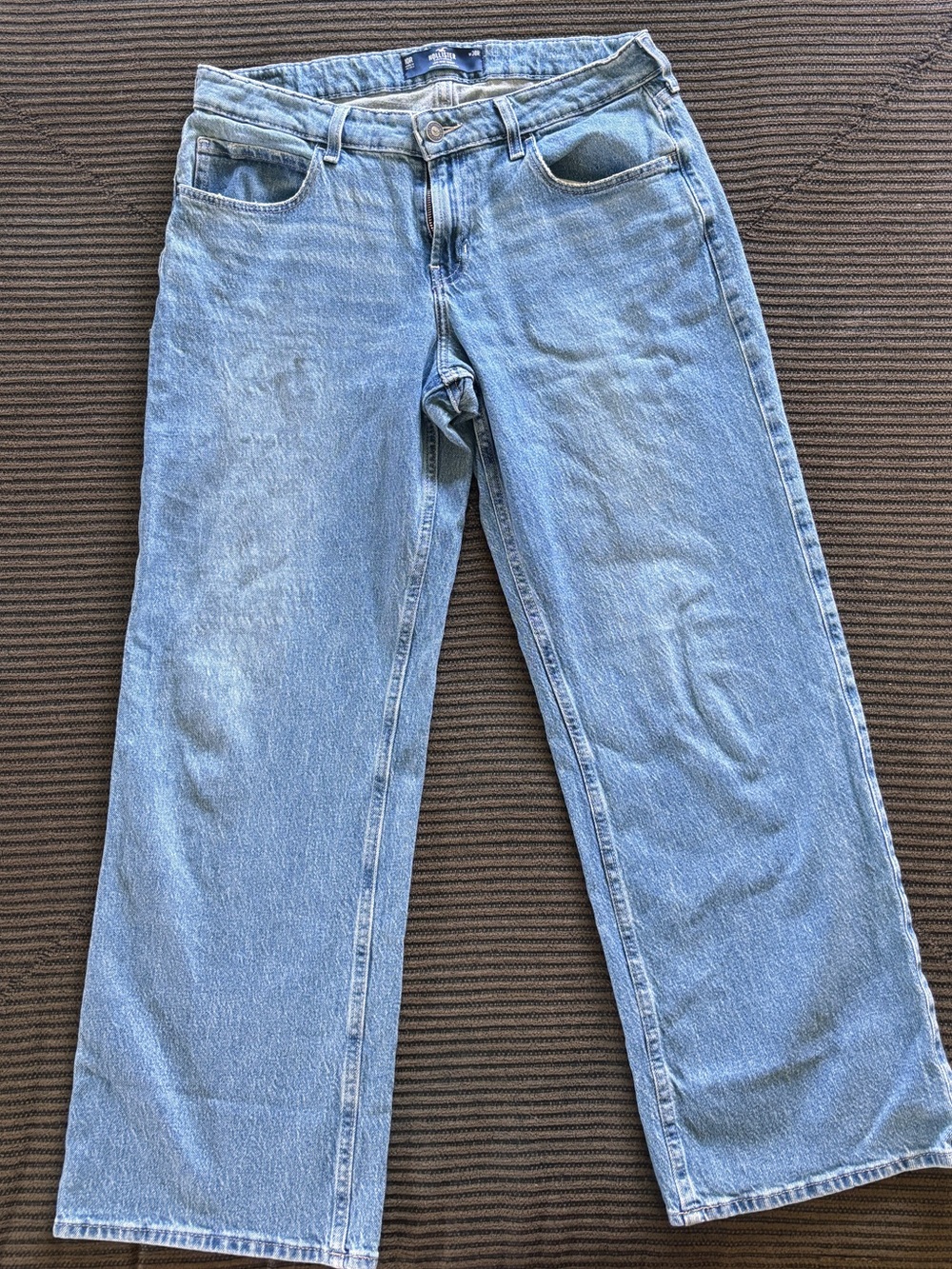 Holister and Paige jeans
Women’s size 12/14